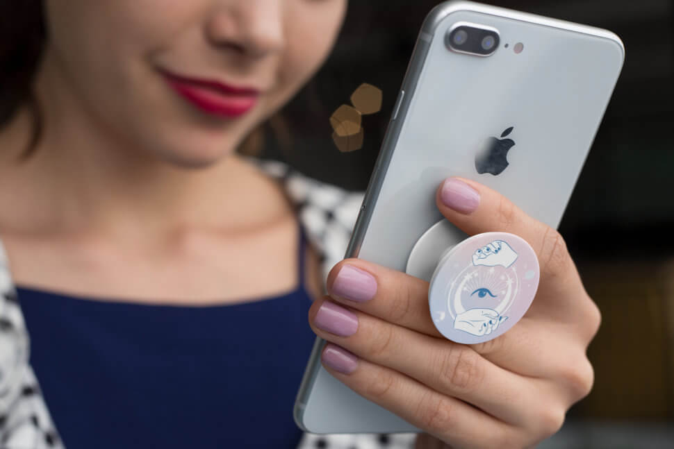 how to put on a popsocket and popclip