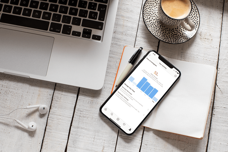 Iphone Xs Mockup Featuring A Coffee Shop Setting