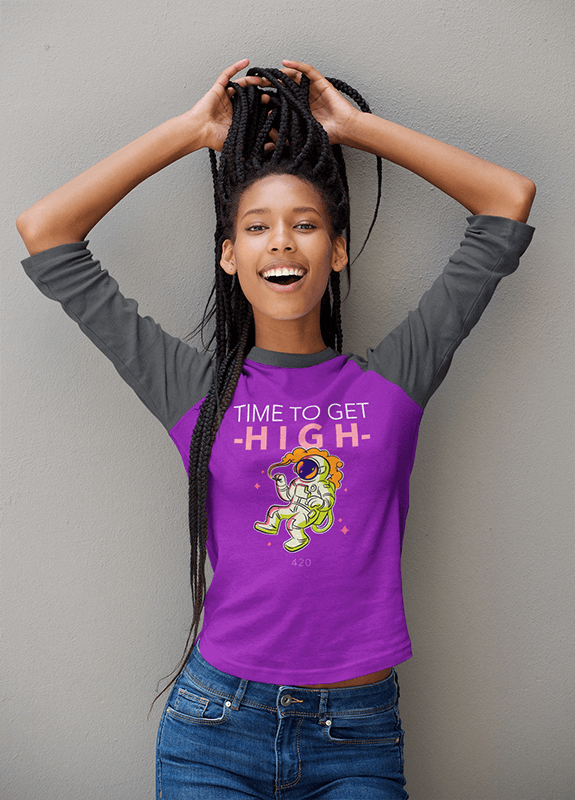 Raglan T Shirt Mockup Of A Woman Playing With Her Braids