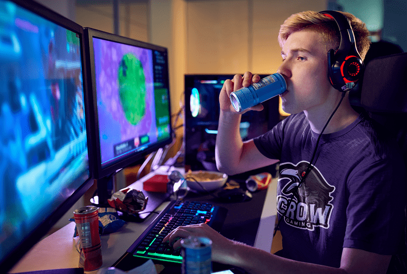 Mockup Of A Pro Gamer Wearing A T Shirt With His Gaming Logo Design