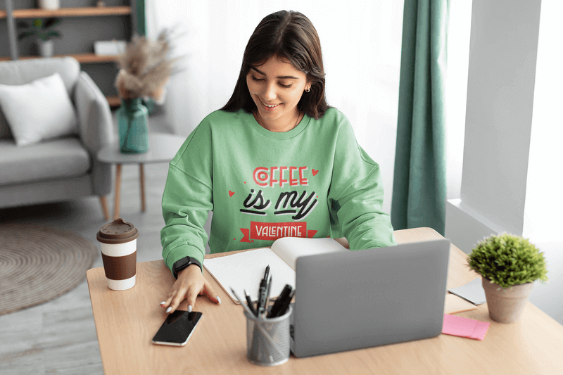 Oversized Sweatshirt Mockup Of A Woman Using Her Laptop At Home